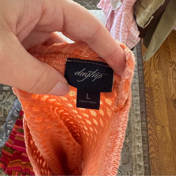 Daytrip Coral Open Back Twist Boho Blouse Size Large Spring Layering - Picture 5 of 6